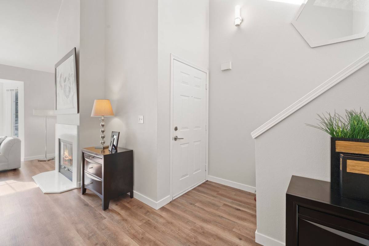 Townhouse for rent at 1101 N Mountain View Ave, Tacoma, WA 98406
