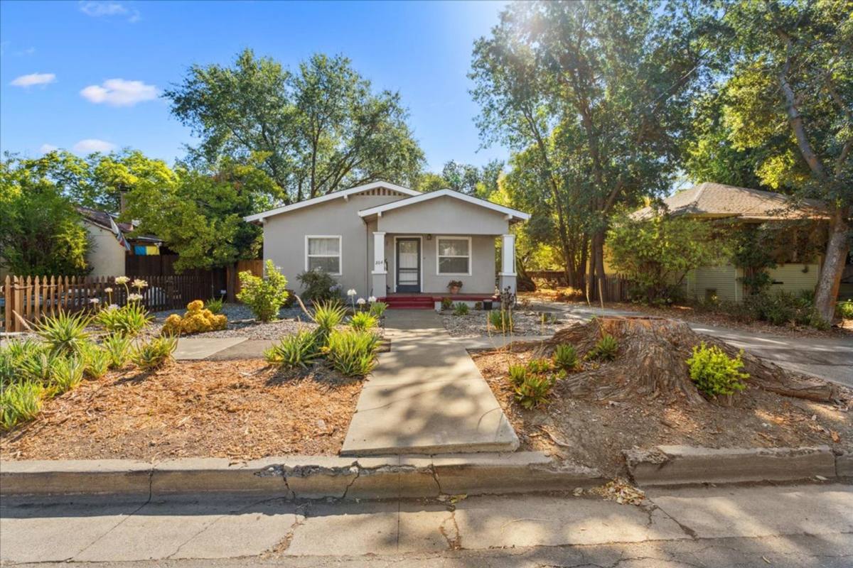 House for rent at 204 J St, Davis, CA 95616