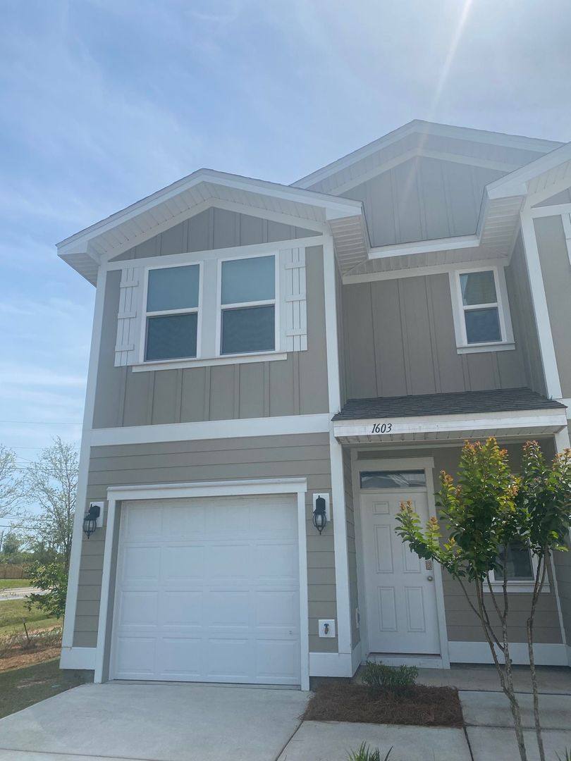 Townhouse for rent at 1603 Caleigh Court, Lynn Haven, FL 32444