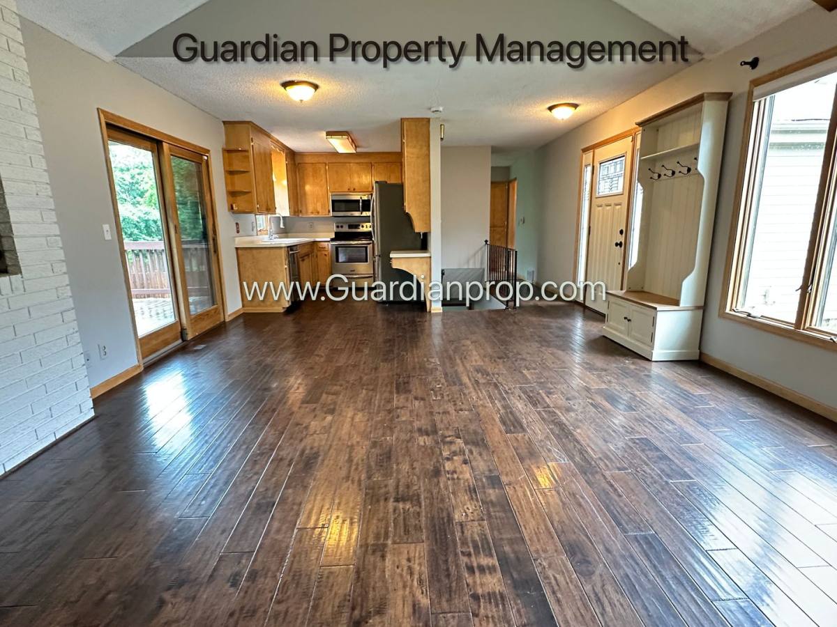 House for rent at 10424 Nesbitt Ave S, Minneapolis, MN 55437