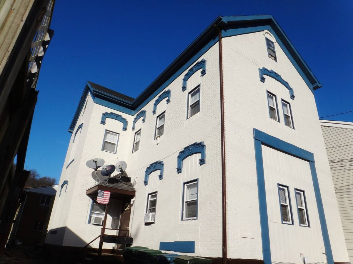 Townhouse for rent at 1404 Main St, Pittsburgh, PA 15215