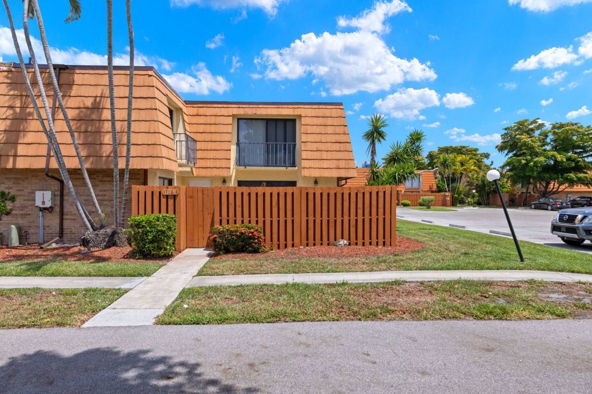 Apartment for rent at 1706 Park Meadows Dr #4, Fort Myers, FL 33907