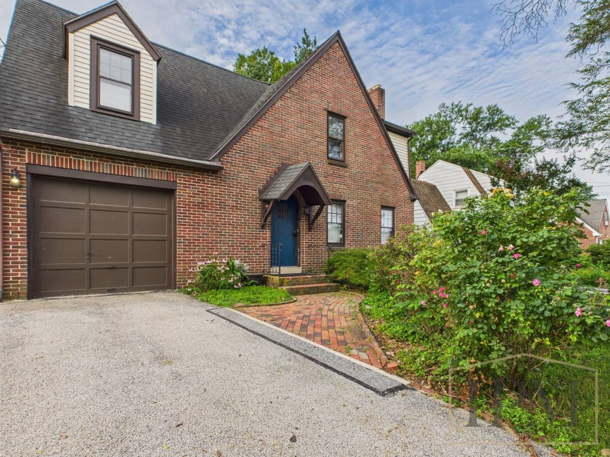 House for rent at 1132 Valley View Rd, York, PA 17403