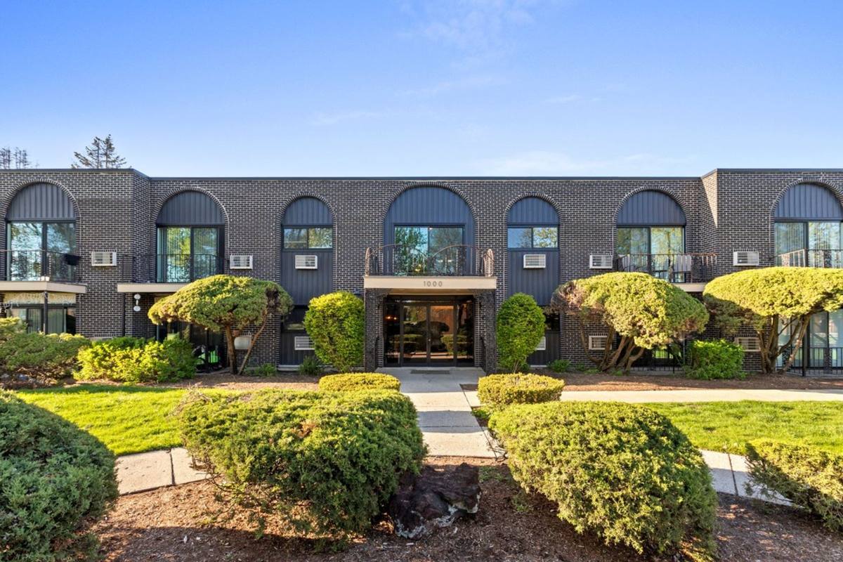 Apartment for rent at 1000 E Orchard St, Mundelein, IL 60060