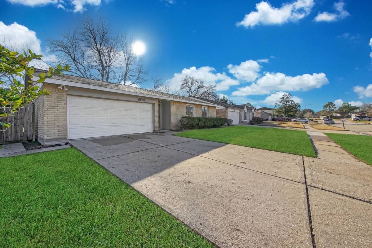 404 Brookdale Dr, League City, TX 77573