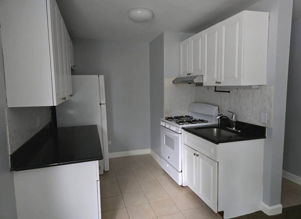 Apartment for rent at 382 Pennsylvania Ave, Glen Ellyn, IL 60137