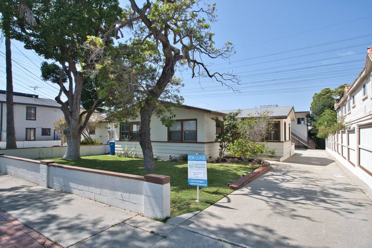 Apartment for rent at 2517 - 2519 Grant Ave, Redondo Beach, CA 90278
