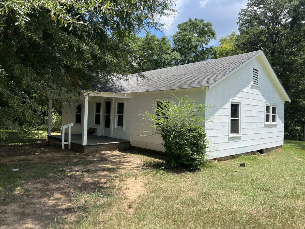 House for rent at 919 7th Ave, Northport, AL 35476