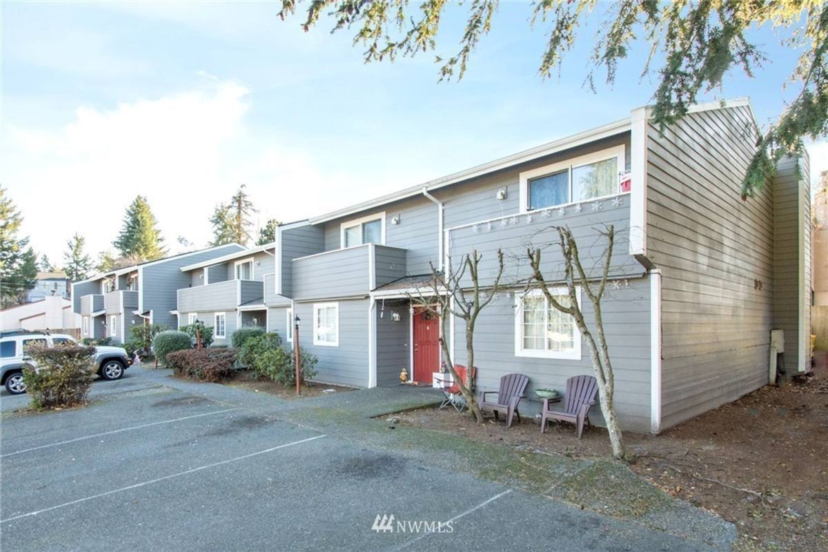 Townhouse for rent at 3109 Bridgeport Way W, Tacoma, WA 98466