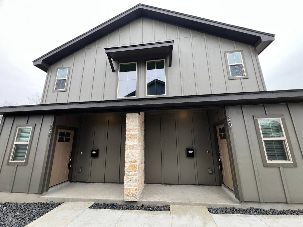 Townhouse for rent at 810 S Walters St, San Antonio, TX 78203