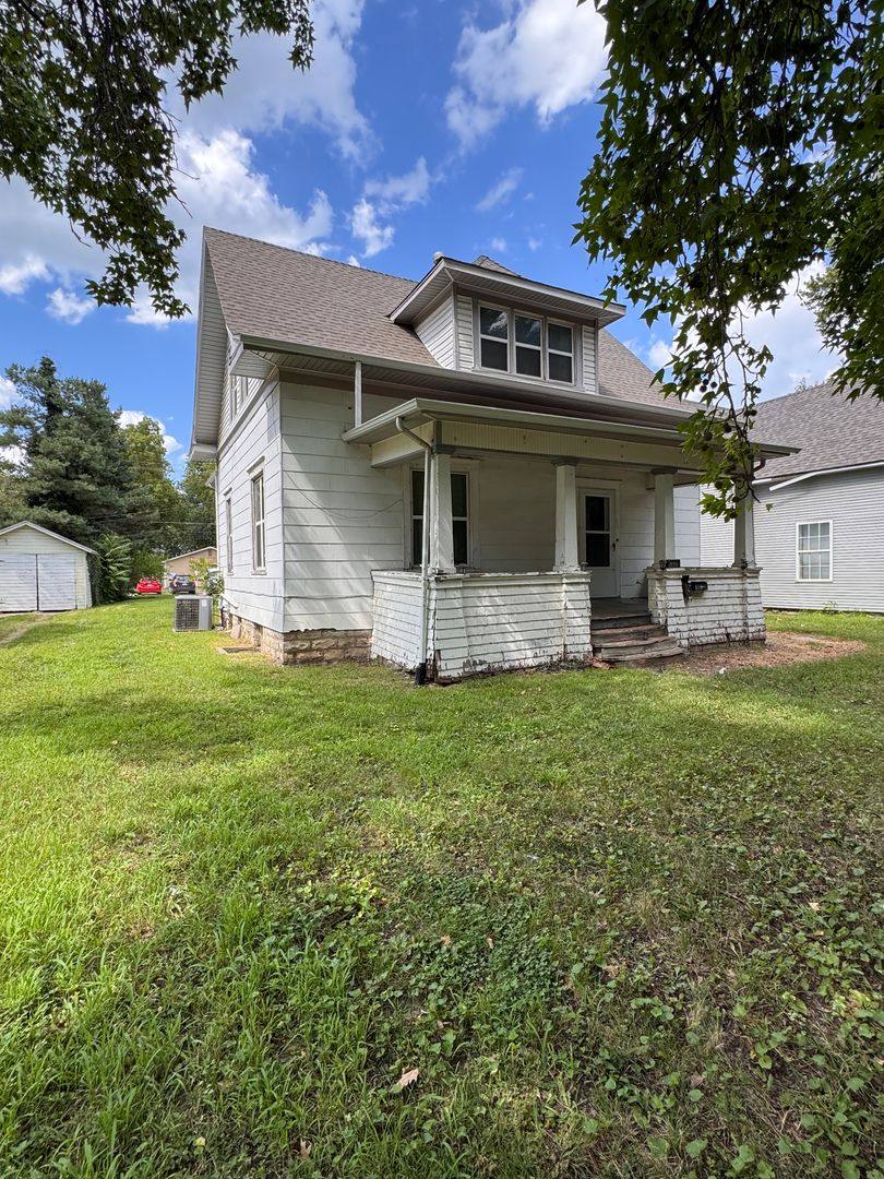 House for rent at 614 Bluemont Ave, Manhattan, KS 66502