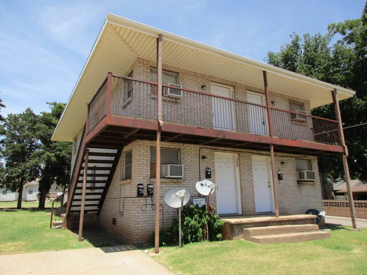 Apartment for rent at 309 1 2 E Oklahoma, Weatherford, OK 73096