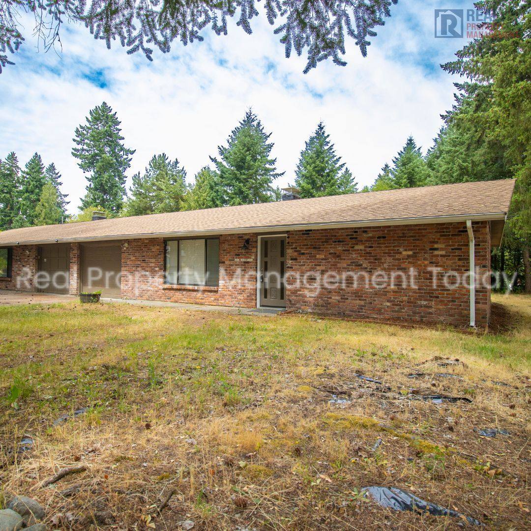 Townhouse for rent at 8511 116th St E, Puyallup, WA 98373