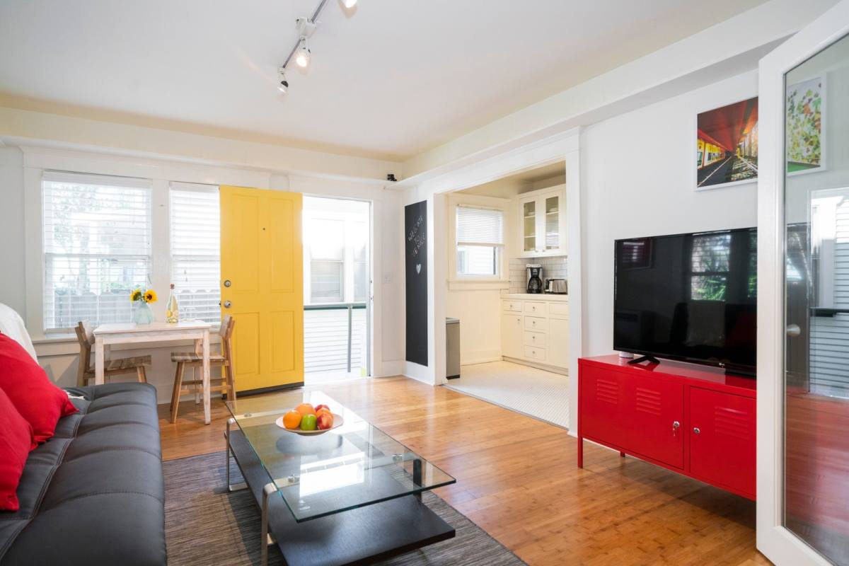 Apartment for rent at 205 Horizon Ave, Venice, CA 90291