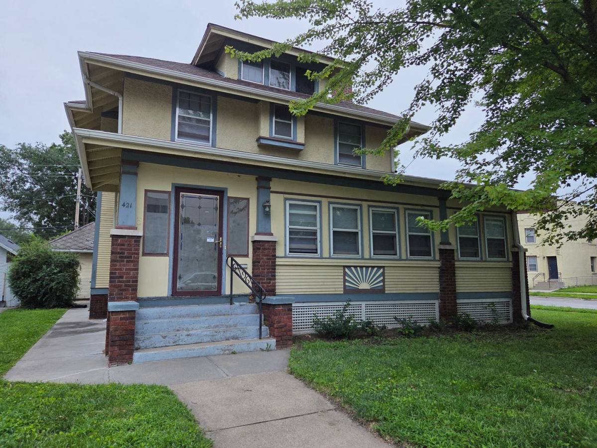 House for rent at 421 S 8th St, Council Bluffs, IA 51501