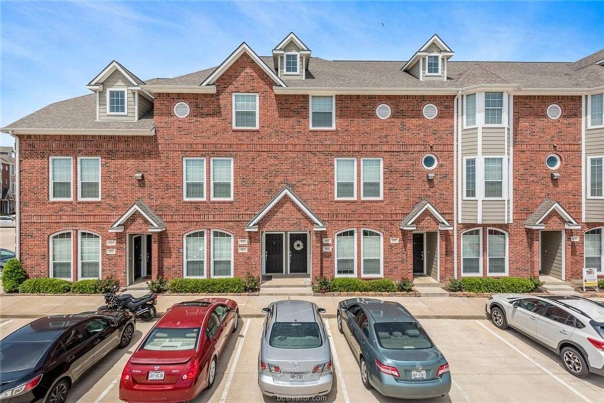 Townhouse for rent at 1198 Jones Butler, College Station, TX 77840