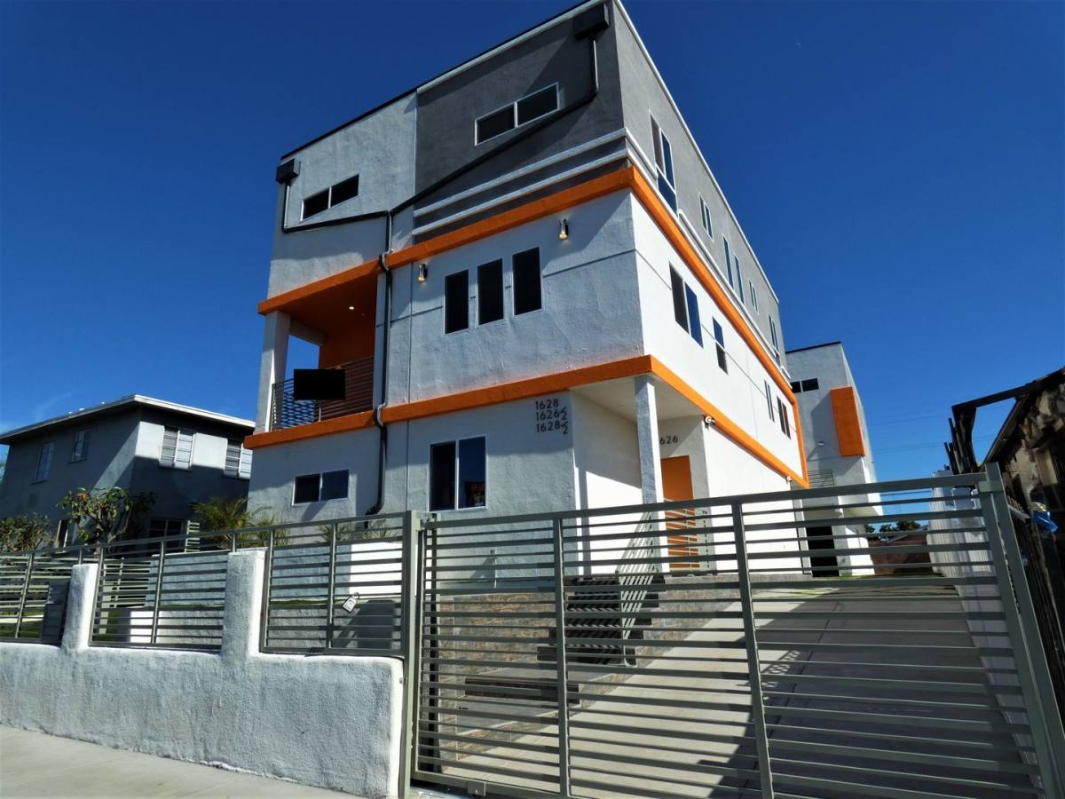 Apartment for rent at 1626 S La Brea Ave, Los Angeles, CA 90019