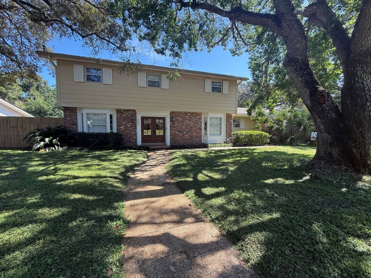 House for rent at 905 Poinciana Dr, Gulf Breeze, FL 32561