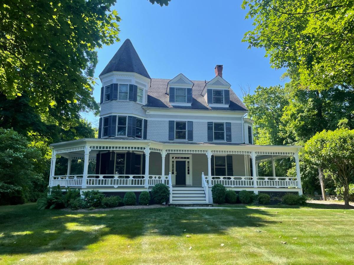 Apartment for rent at 27 W Lane, Ridgefield, CT 06877