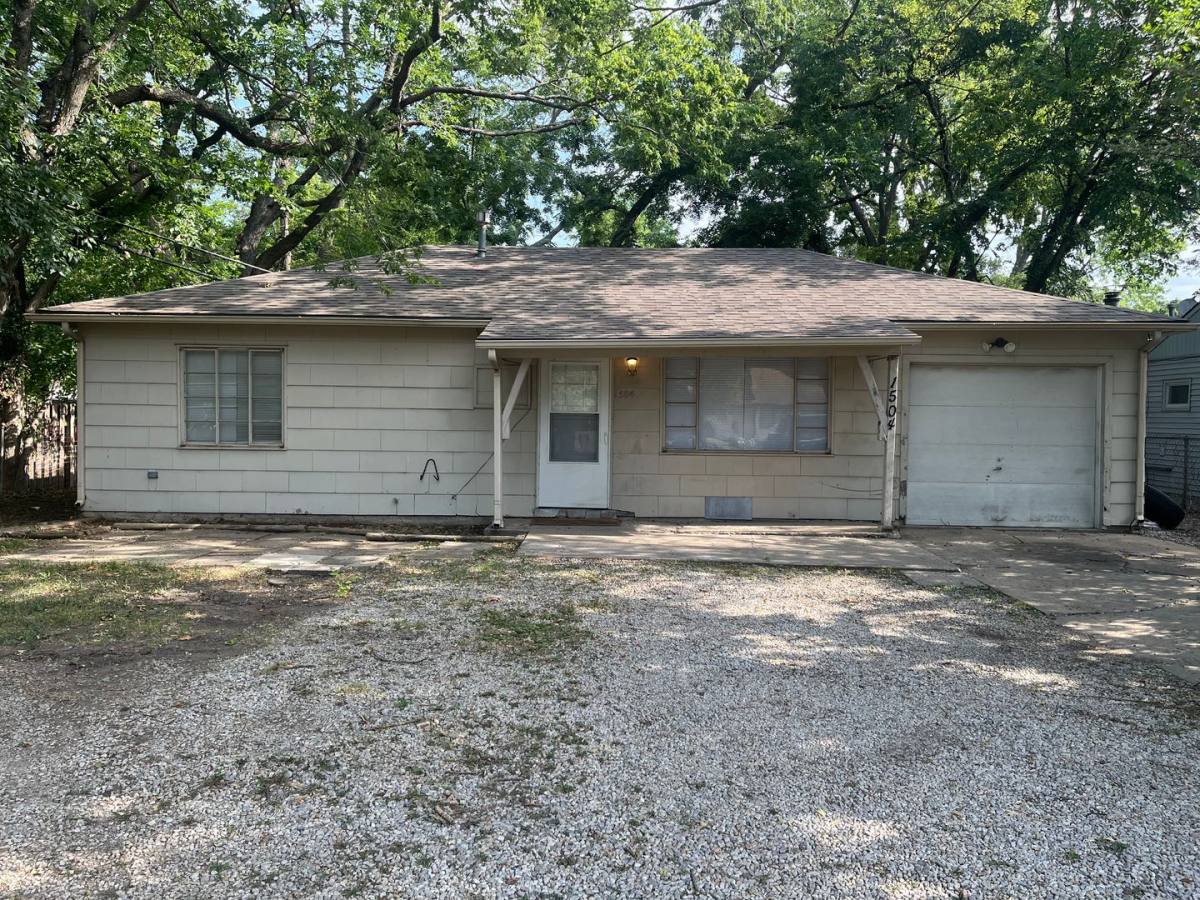 House for rent at 1504 SW 37th St, Topeka, KS 66611