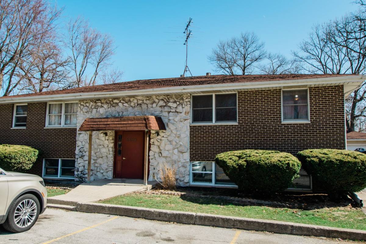Apartment for rent at 5629 Massachusetts St, Merrillville, IN 46410