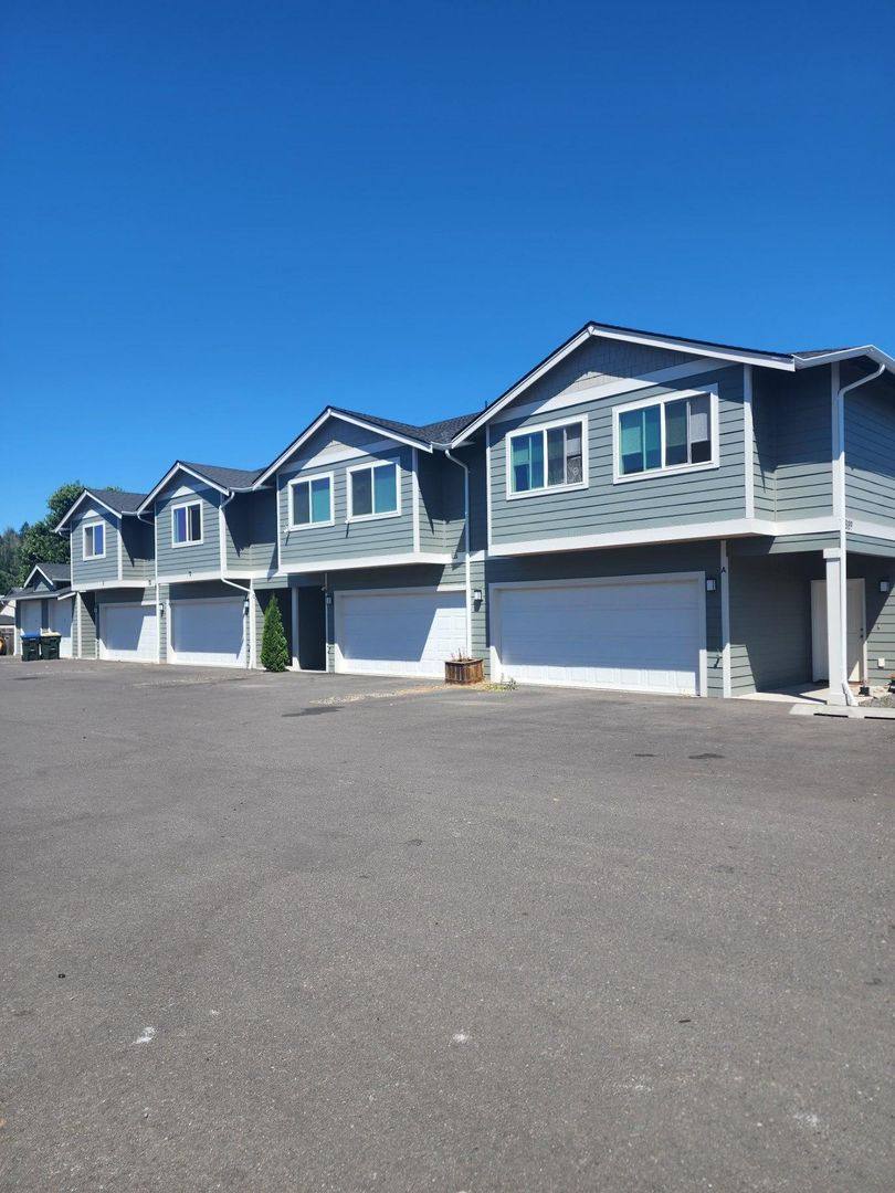 Townhouse for rent at 1889 Ahlers Ave, Centralia, WA 98531