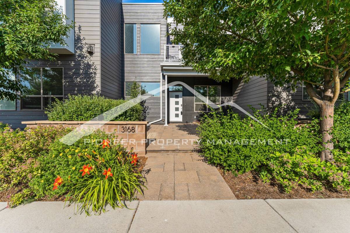 Townhouse for rent at 3168 Syracuse St, Denver, CO 80238