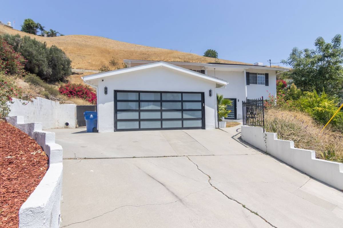 House for rent at 23228 Cass Ave, Woodland Hills, CA 91364