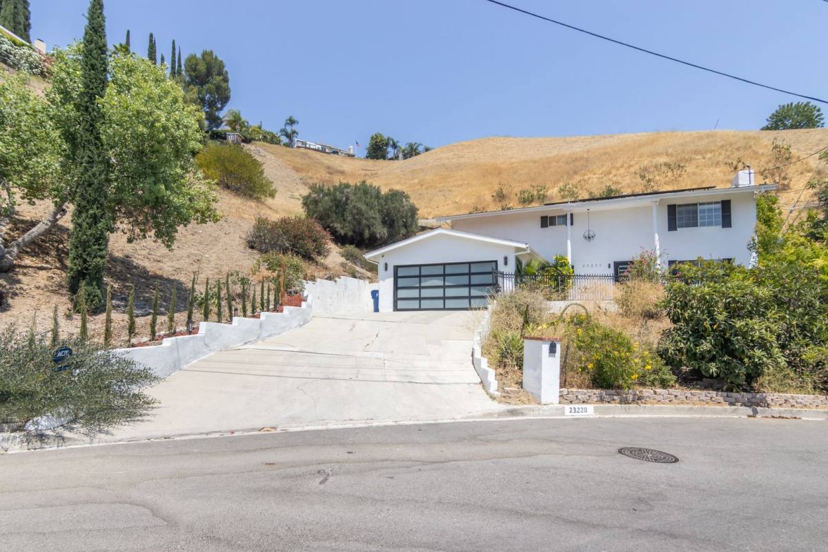 House for rent at 23228 Cass Ave, Woodland Hills, CA 91364