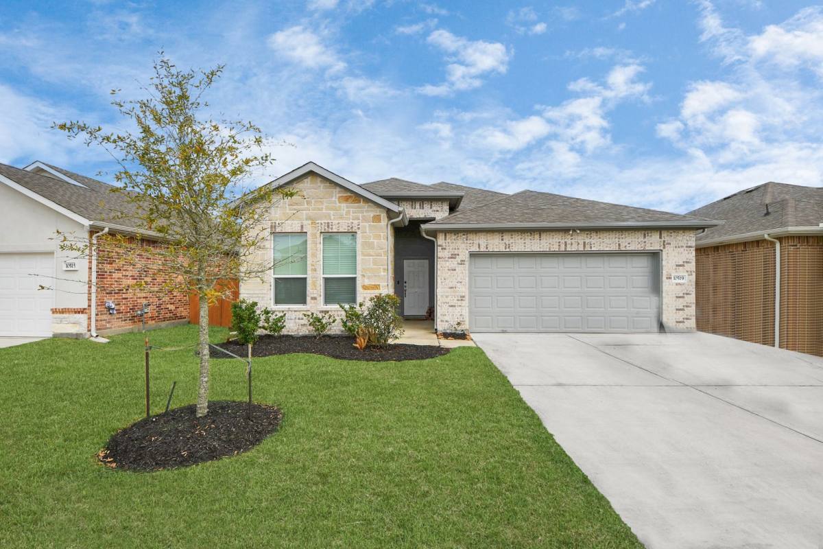 House for rent at 10519 Moon Valley Lane, Rosharon, TX 77583