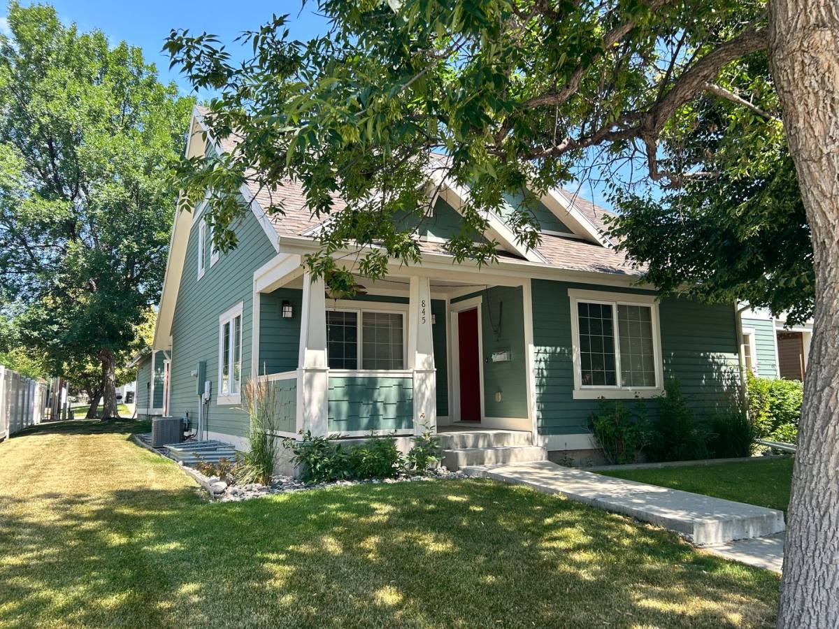 Townhouse for rent at 845 Ave E, Billings, MT 59102