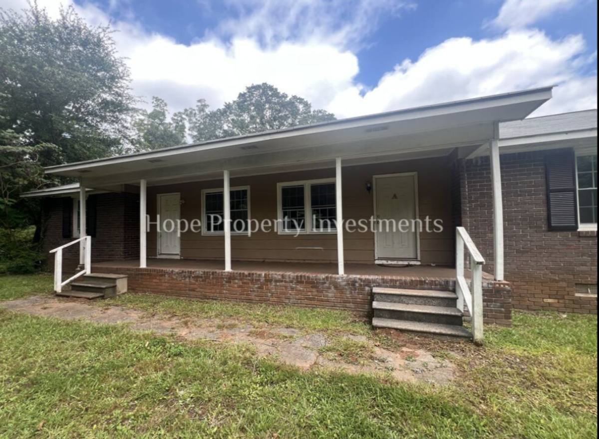 Townhouse for rent at 25 Hill St, Newnan, GA 30263