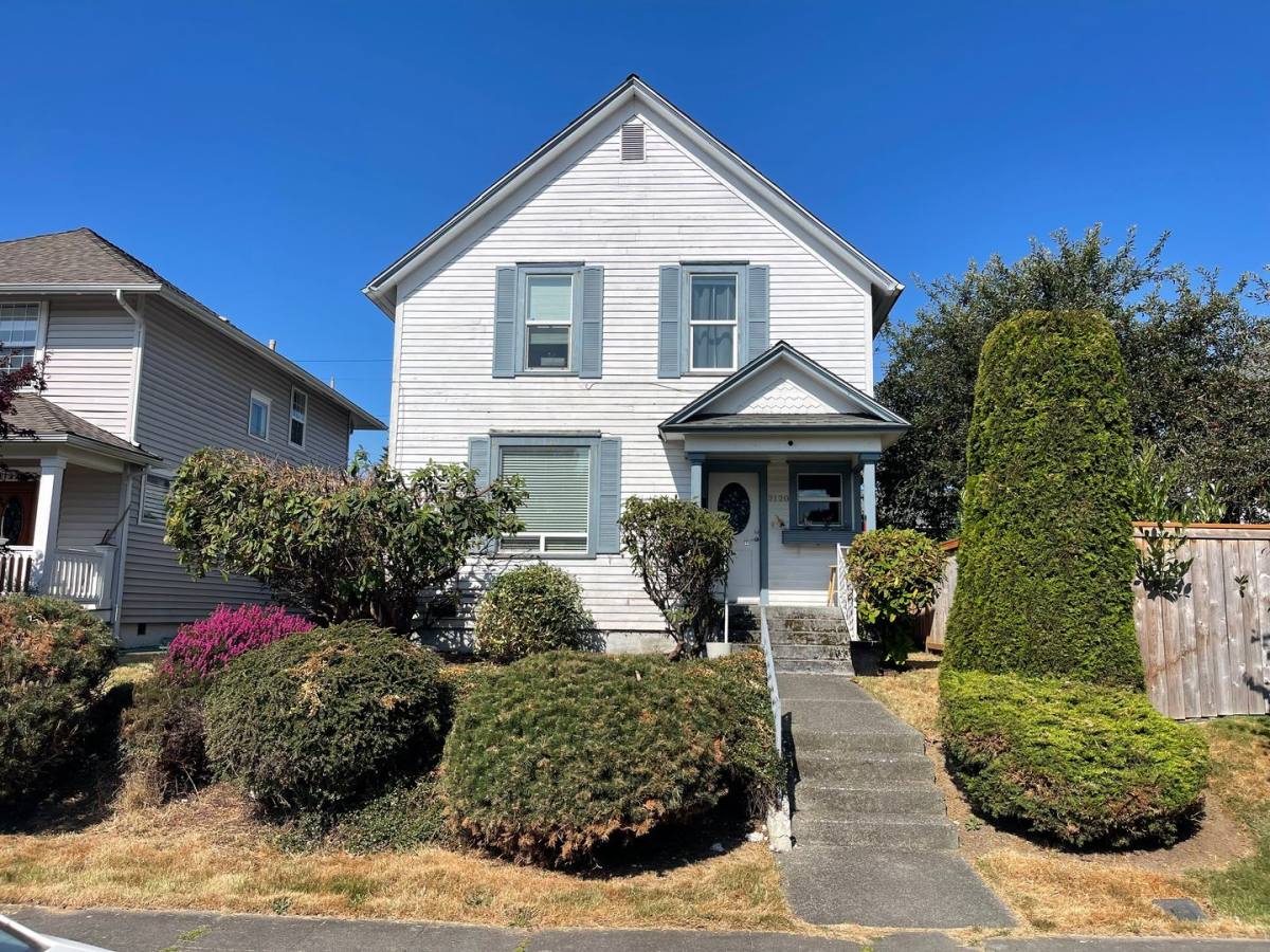 Apartment for rent at 2120 Rockefeller Ave, Everett, WA 98201
