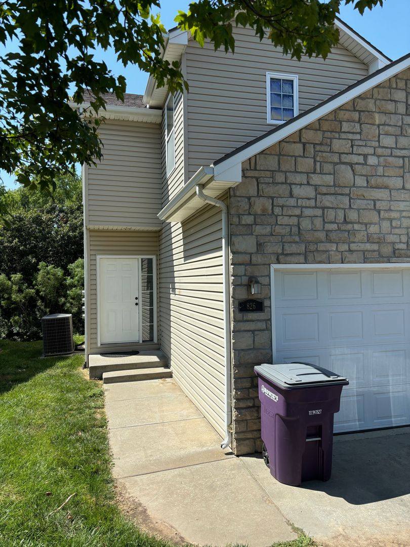House for rent at 826 Oakbrook Place, Manhattan, KS 66503