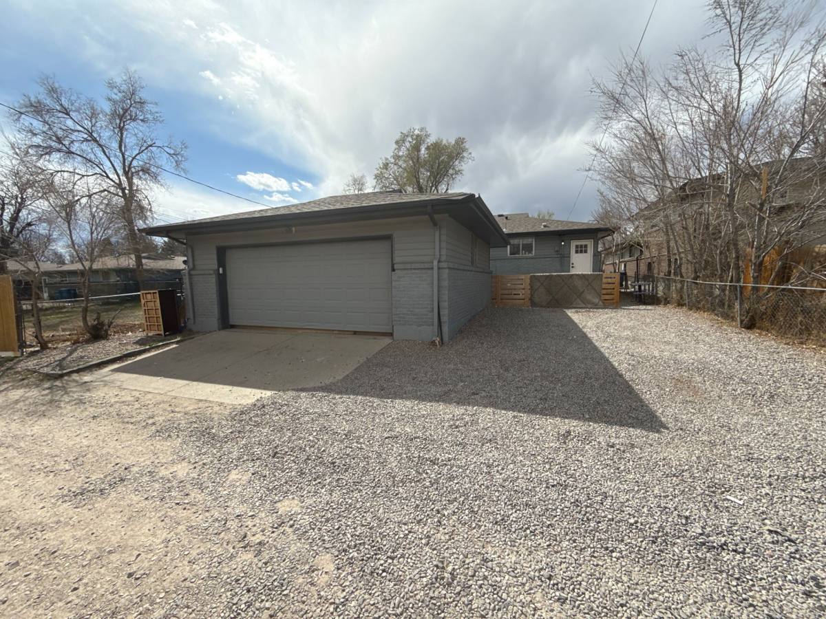 Apartment for rent at 1184 - 1186 Clinton St, Aurora, CO 80010