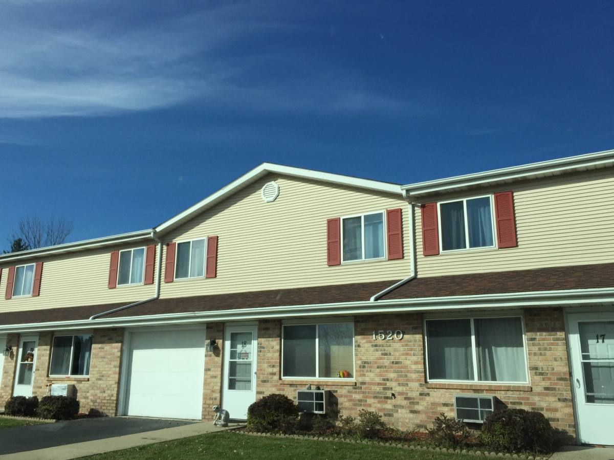 Townhouse for rent at 1516 Vogt Dr, West Bend, WI 53095