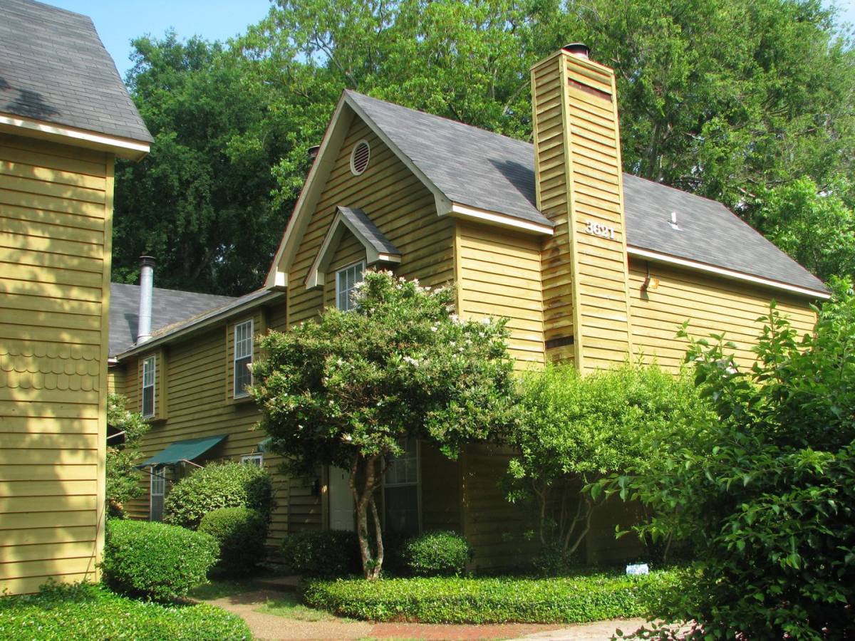 Apartment for rent at 3619 3621 N State St, Jackson, MS 39216