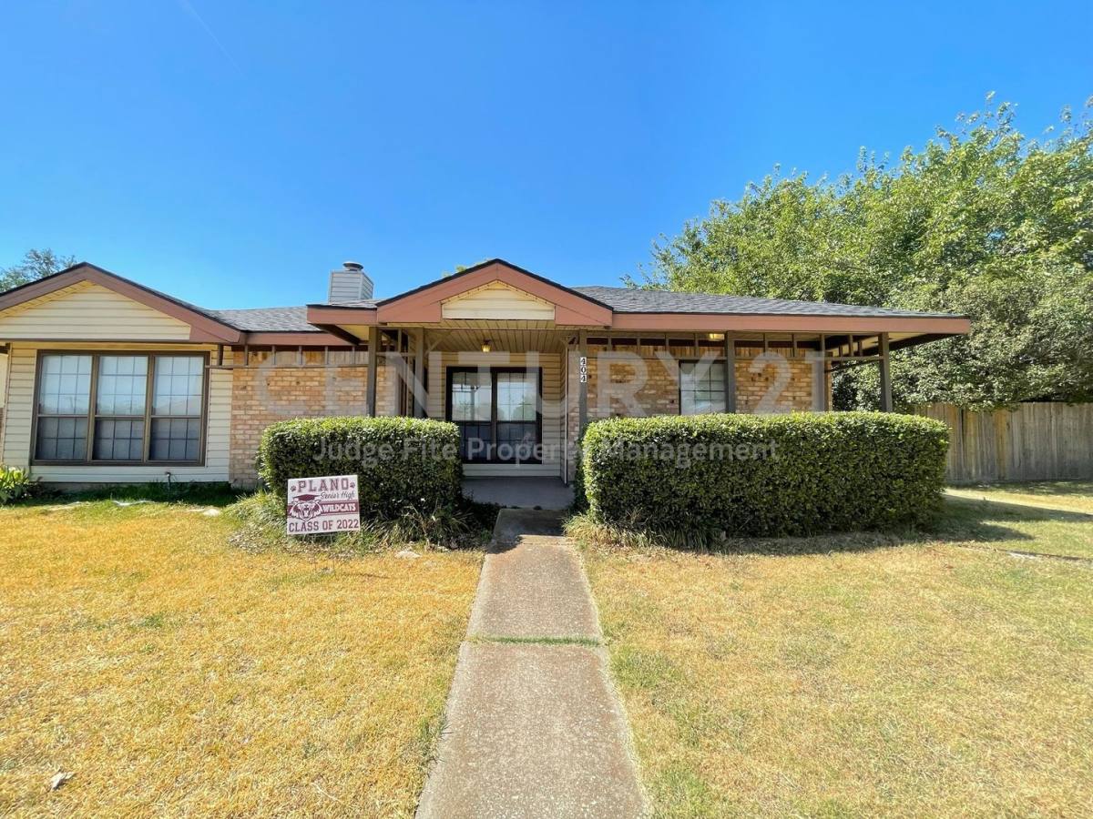 House for rent at 404 Lincoln Dr, Plano, TX 75023
