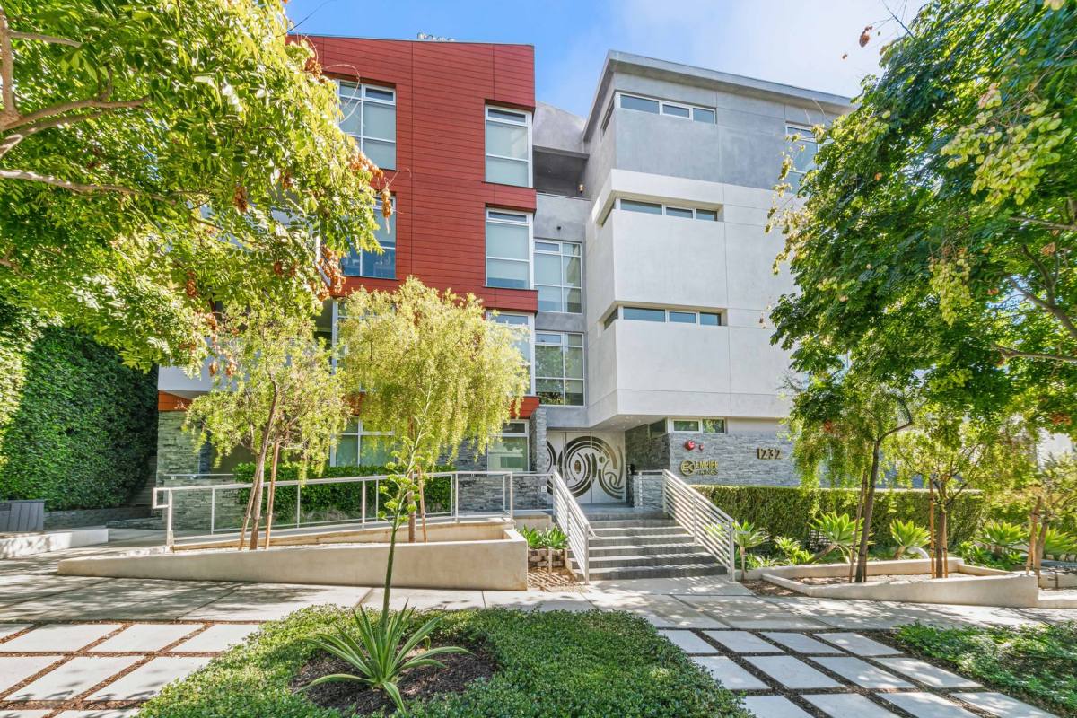 Apartment for rent at 1232 N Kings Rd, West Hollywood, CA 90069