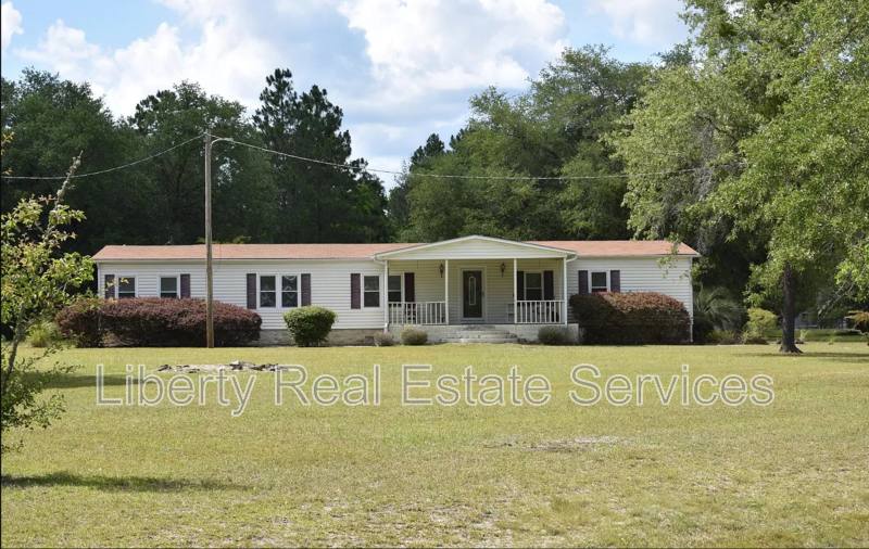 House for rent at 1102 Ruben Wells Rd, Hinesville, GA 31313
