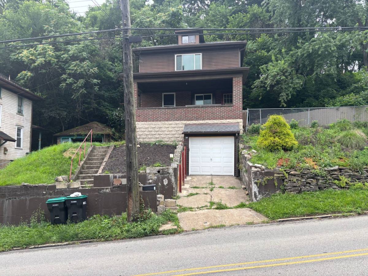 House for rent at 119 Grant Ave, Pittsburgh, PA 15223