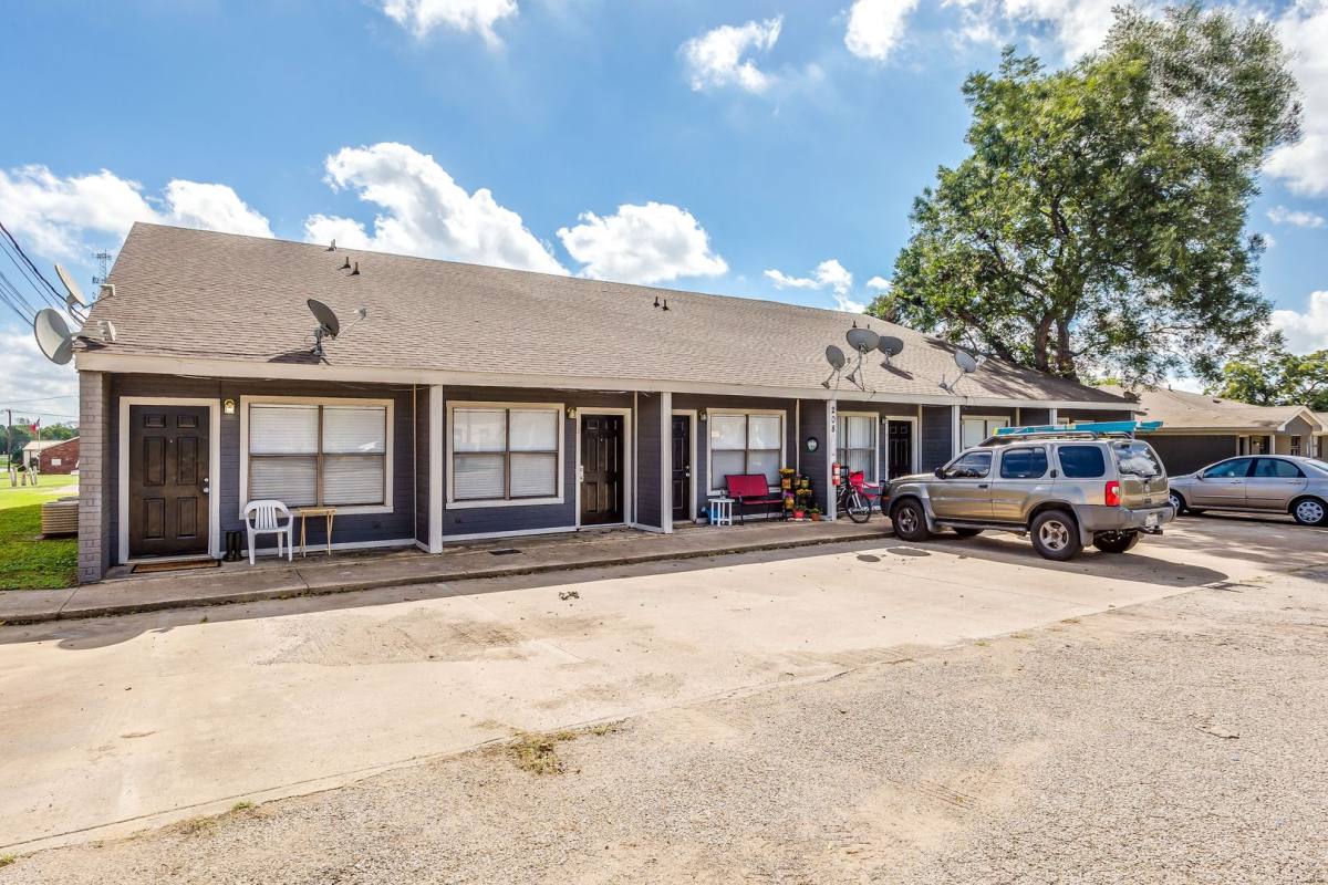 Apartment for rent at 208 N Tarrant #3, Crowley, TX 76036