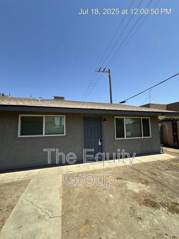 Apartment for rent at 2438 W Caldwell Ave, Visalia, CA 93277
