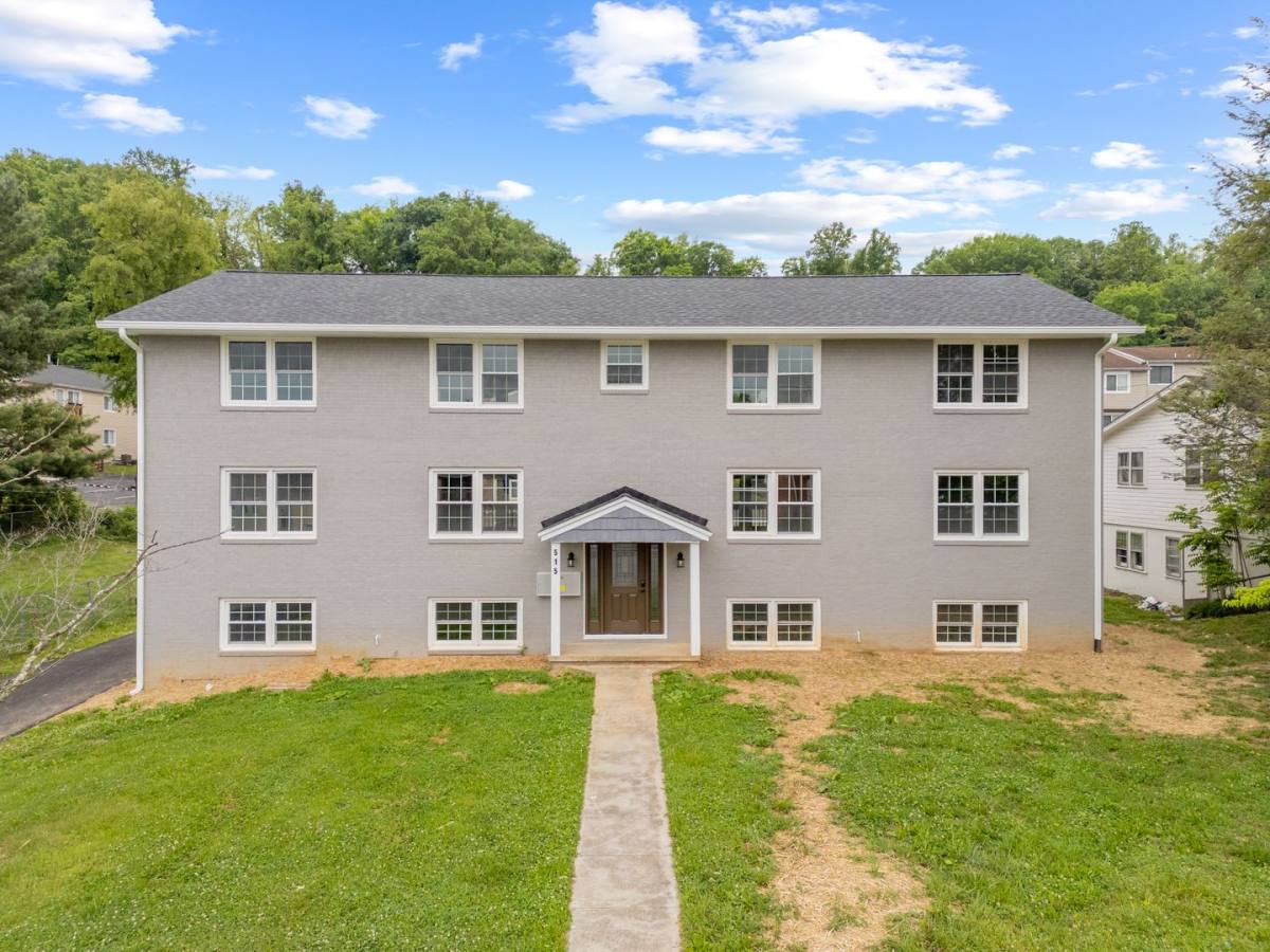 Apartment for rent at 515 Davis St, Radford, VA 24141