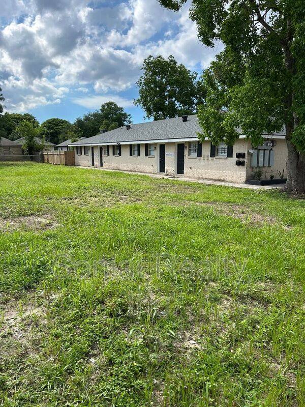 Apartment for rent at 924 Deslonde St #D, New Orleans, LA 70117