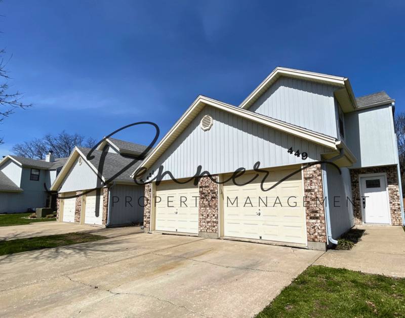 Townhouse for rent at 449 NE Churchill St, Lees Summit, MO 64086