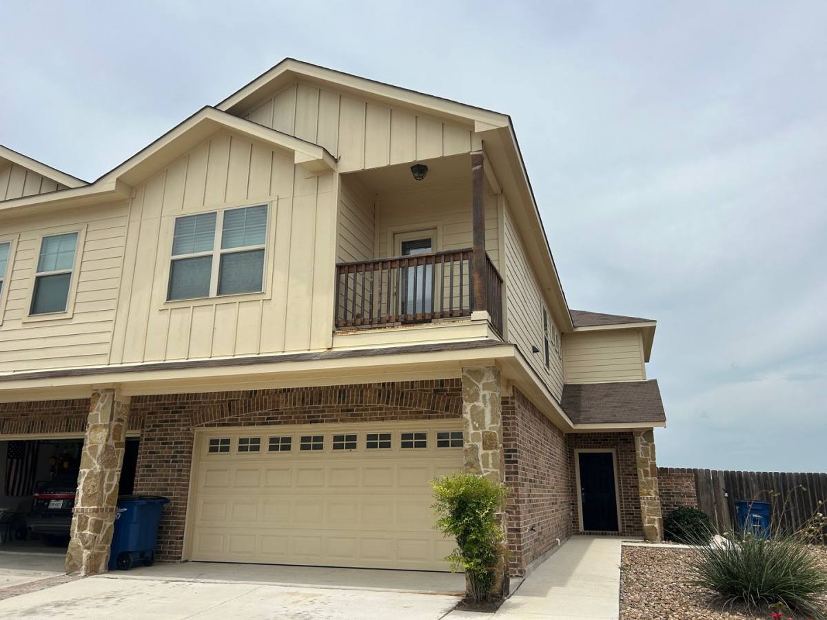 House for rent at 415 Creekside Curve, New Braunfels, TX 78130