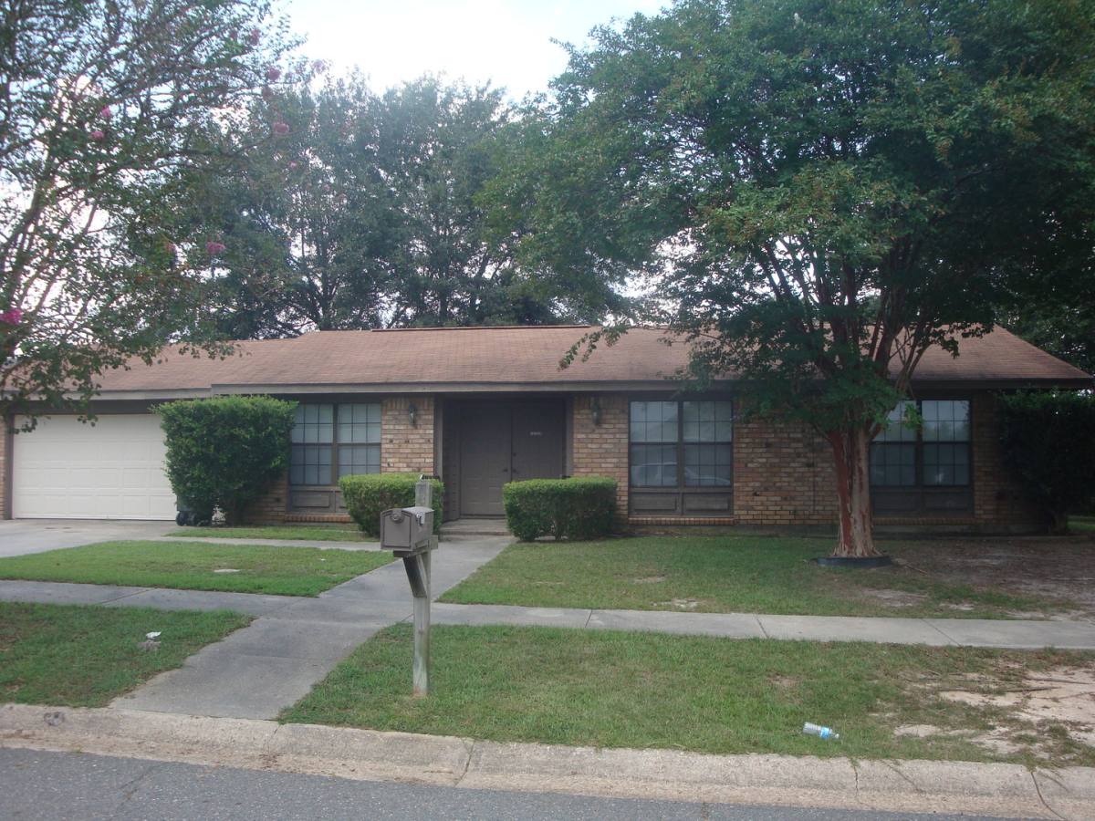 House for rent at 1504 Coach St, Deridder, LA 70634