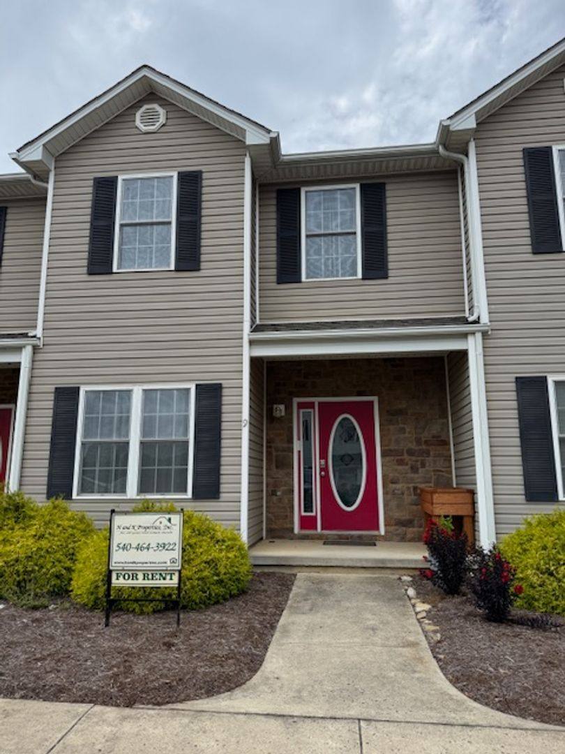 Townhouse for rent at 9 Bristol Lane, Lexington, VA 24450