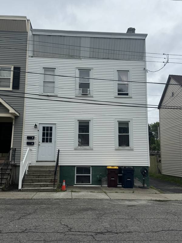Apartment for rent at 7 Corning St #1, Albany, NY 12205